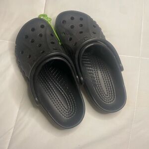 Woman’s Crocs size 9
